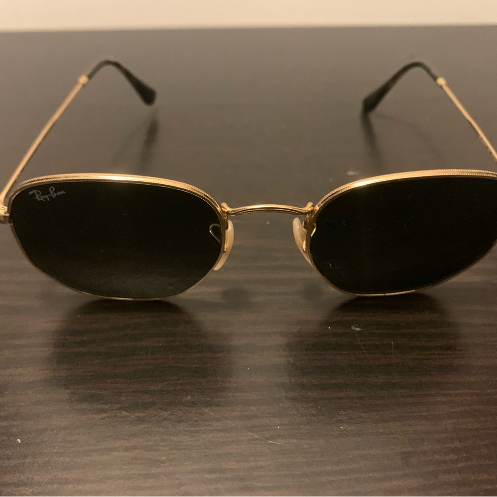 Woman’s Gold Ray Ban Hexagon Flat